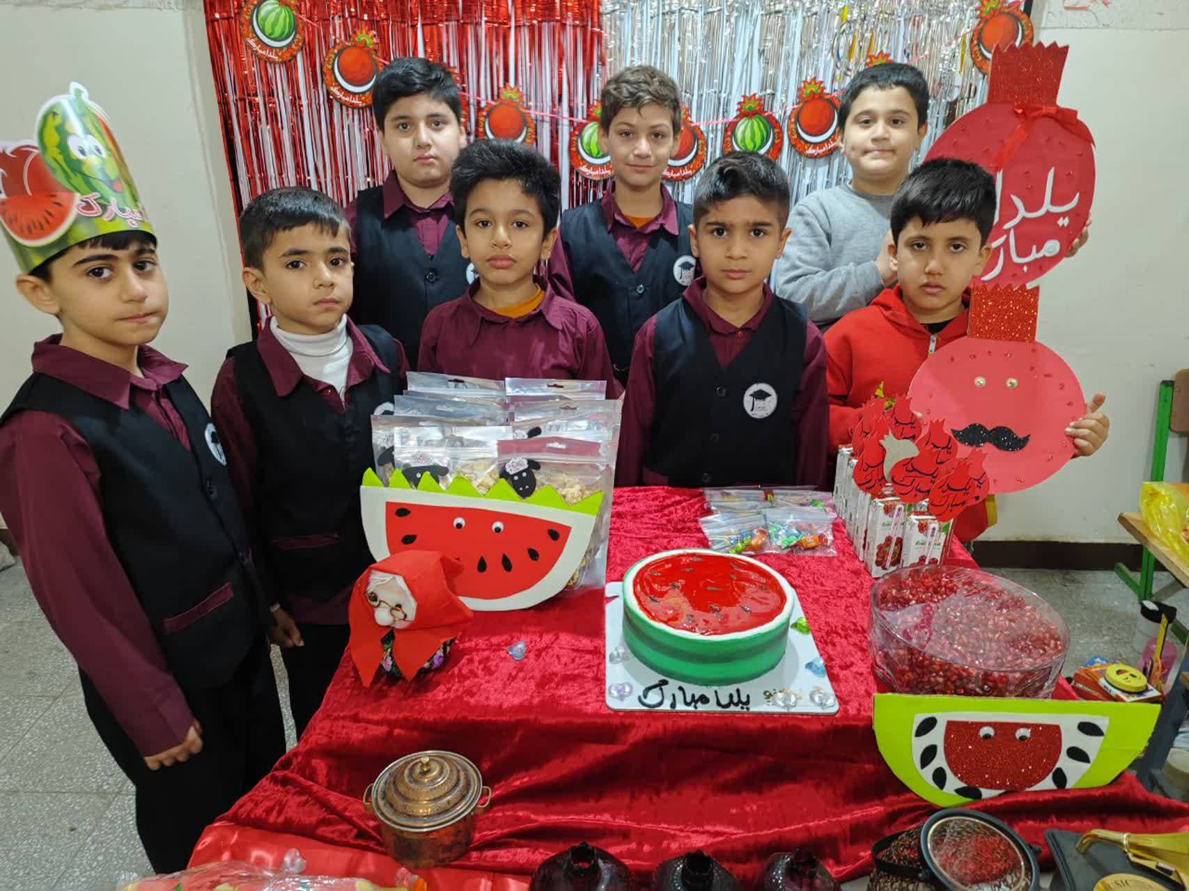 دبستان پسرانه دوره اول و دوم غیردولتی آیندگان