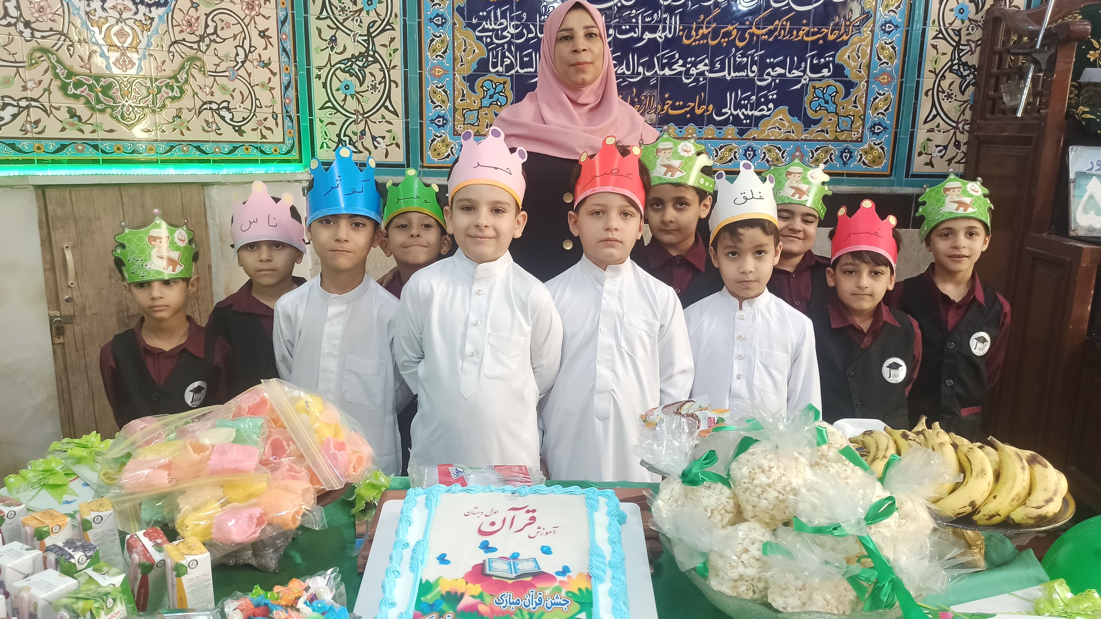 دبستان پسرانه دوره اول و دوم غیردولتی آیندگان