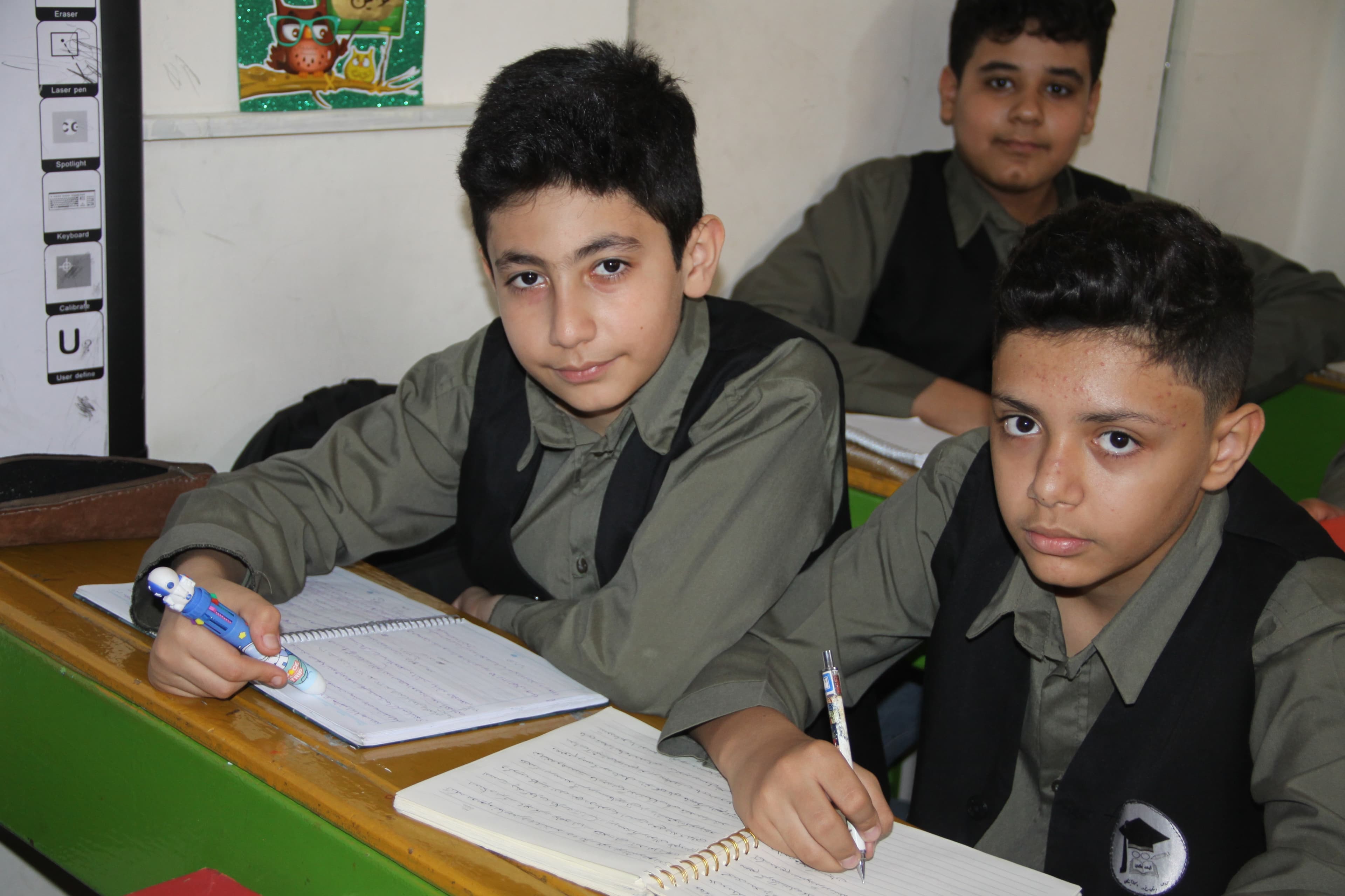 دبستان پسرانه دوره اول و دوم غیردولتی آیندگان