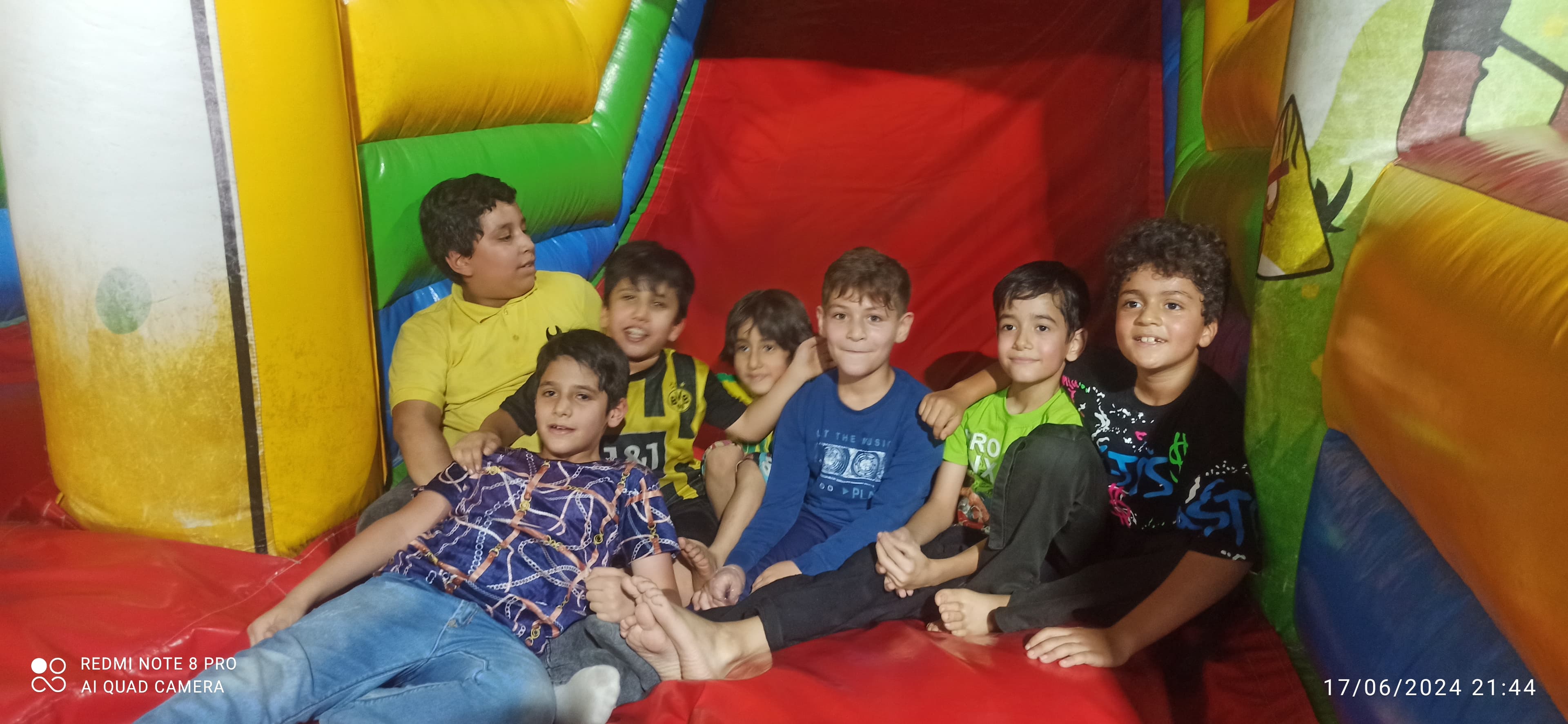 دبستان پسرانه دوره اول و دوم غیردولتی آیندگان