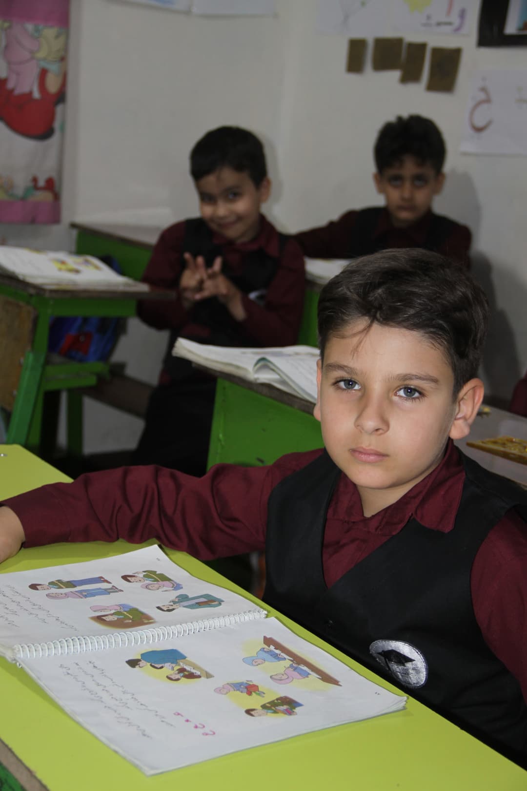 دبستان پسرانه دوره اول و دوم غیردولتی آیندگان